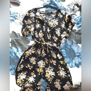 American Eagle Jumpsuit. Size Medium